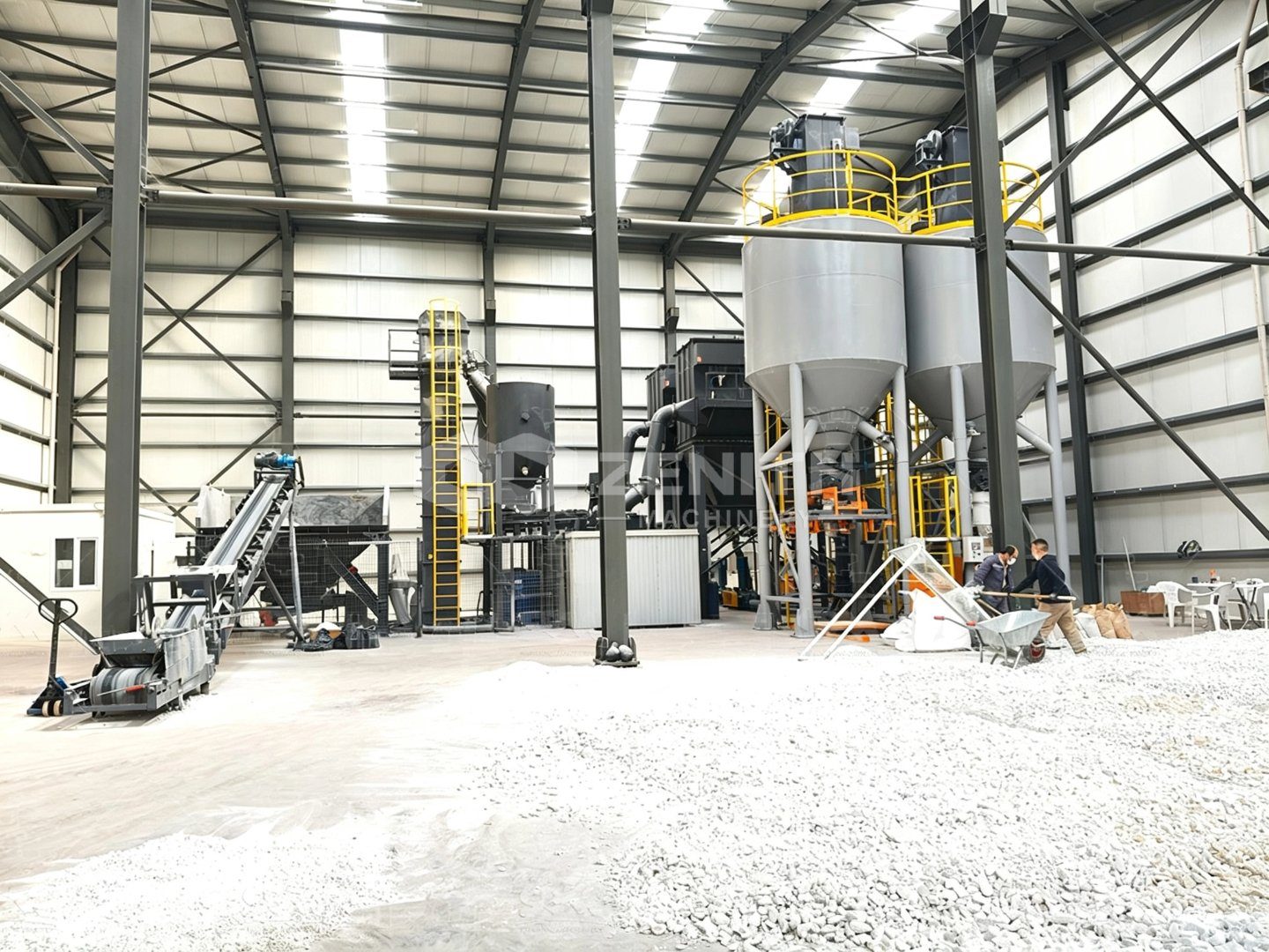 Hai silo thành phẩm chứa bột talc siêu mịn tại công trường Thổ Nhĩ Kỳ